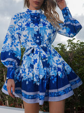 Robe bohème à manches bouffantes et ceinture à demi-boutons